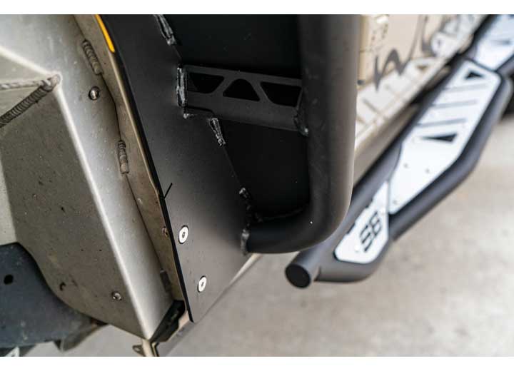 18-C WRANGLER/GLADIATOR FRONT FENDER KIT