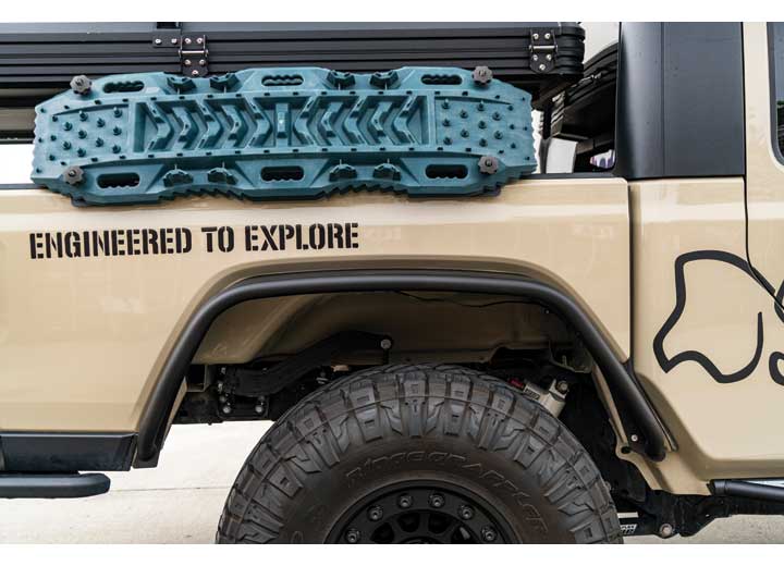 20-C GLADIATOR REAR FENDER KIT