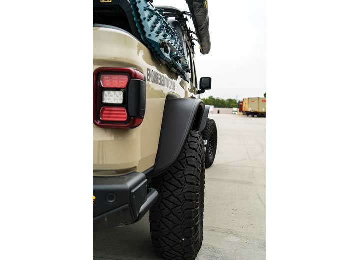 20-C GLADIATOR REAR FENDER KIT
