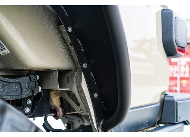 20-C GLADIATOR REAR FENDER KIT