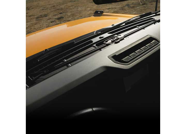 21-C FORD BRONCO BYOD BAR