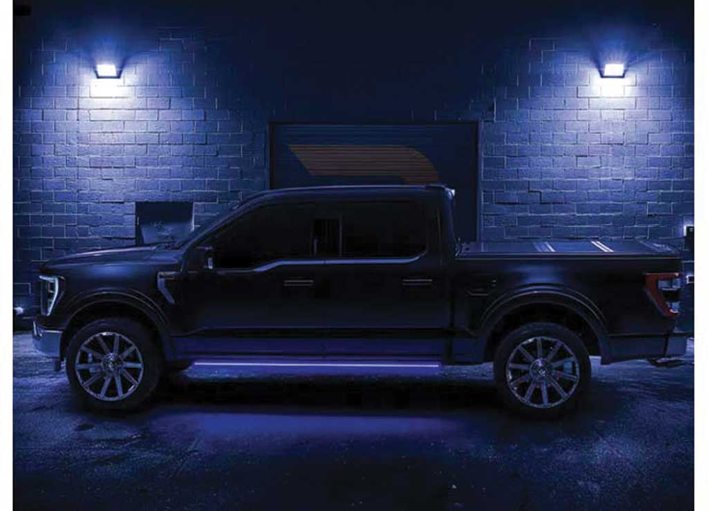 Amp Research - 22 - C F250/F350/2022 F450 ONLY SYNC 4 SUPERCREW POWERSTEP VISION BLACK