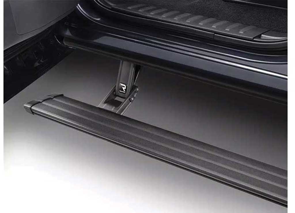 Amp Research - 22 - C F250/F350/2022 F450 ONLY SYNC 4 SUPERCREW POWERSTEP VISION BLACK
