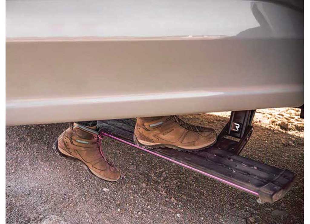 Amp Research - 22 - C F250/F350/2022 F450 ONLY SYNC 4 SUPERCREW POWERSTEP VISION BLACK