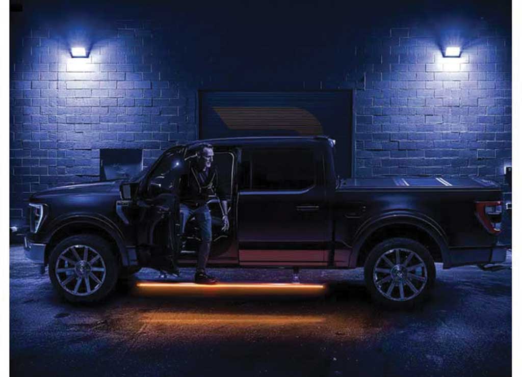 Amp Research - 22 - C F250/F350/2022 F450 ONLY SYNC 4 SUPERCREW POWERSTEP VISION BLACK