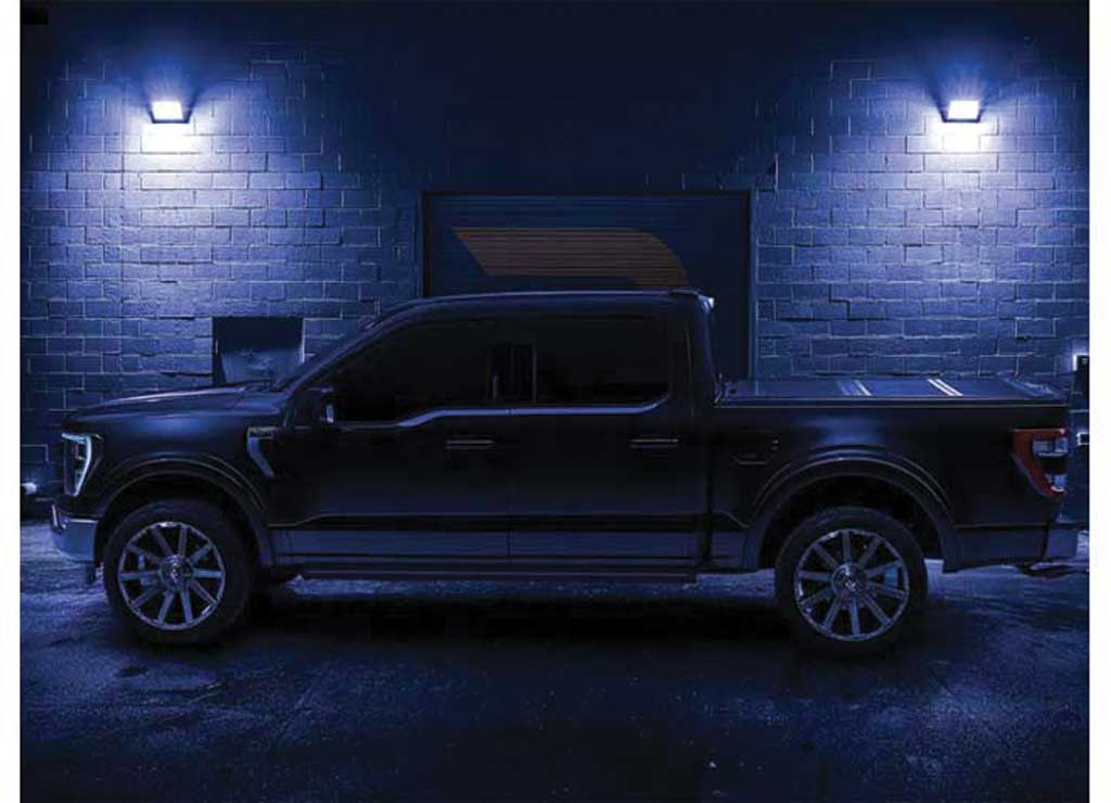 Amp Research - 22 - C F250/F350/2022 F450 ONLY SYNC 4 SUPERCREW POWERSTEP VISION BLACK