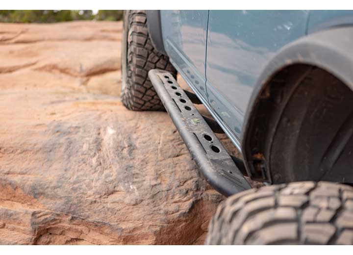 21-C BRONCO RAID RUNNING BOARDS Ironman 4x4