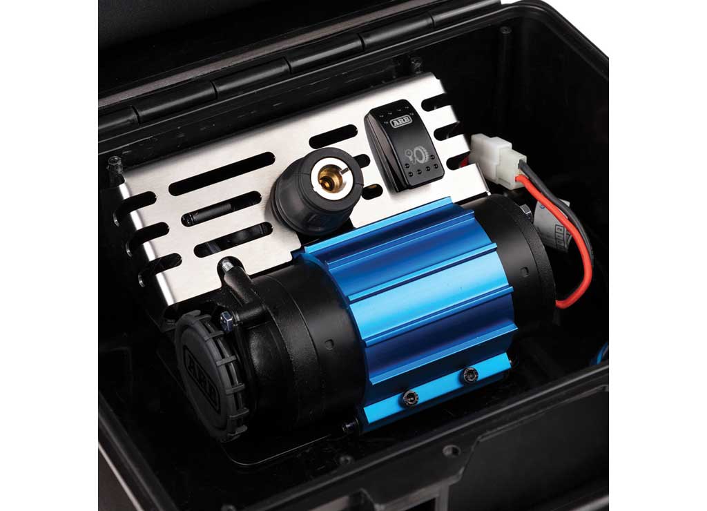 PORTABLE 12V SINGLE MOTOR AIR COMPRESOR WITH CARRYING CASE AND ACCESSORIES ARB Usa/Old Man Emu