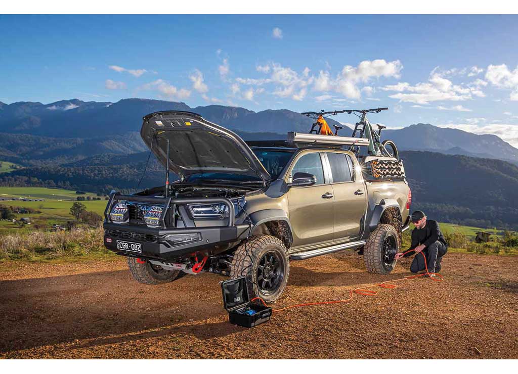 PORTABLE 12V SINGLE MOTOR AIR COMPRESOR WITH CARRYING CASE AND ACCESSORIES ARB Usa/Old Man Emu