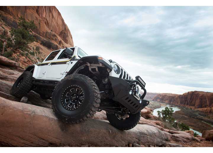 18-C WRANGLER JL/20-C GLADIATOR JT GEN2 XRC FRONT BUMPER Smittybilt