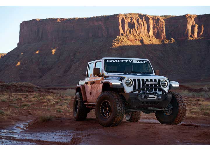 18-C WRANGLER JL/20-C GLADIATOR JT GEN2 XRC FRONT BUMPER Smittybilt